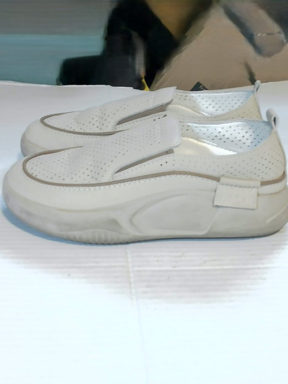 Fashion Xiuxian Cream Perforated Slip-On Platform Sneakers Loafers Size 7